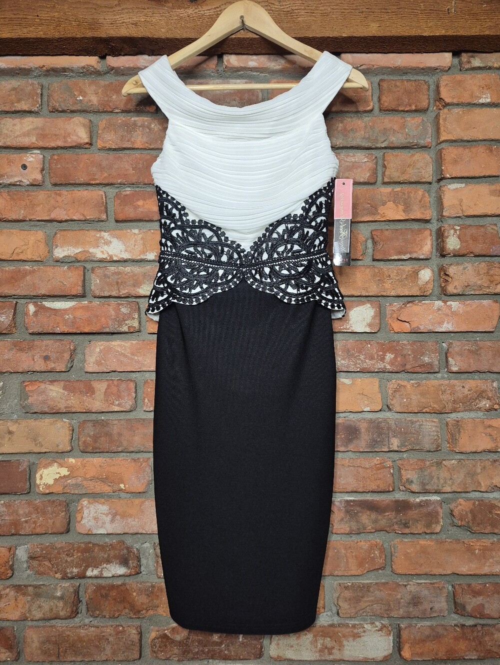 Lipsy London NWT Monochrome Embroidered Peplum Pencil Dress Pleated Bodice
